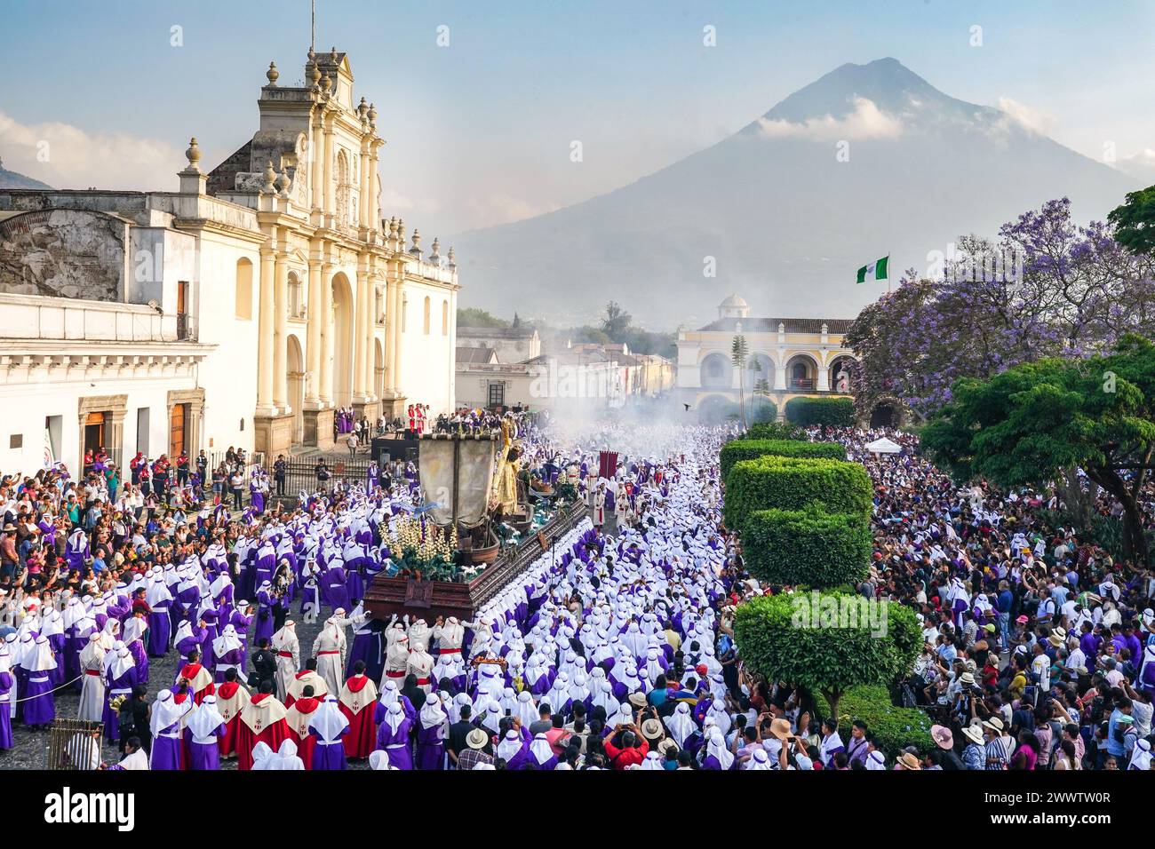 Processional Float Agus volcano hi-res stock photography and images - Alamy
