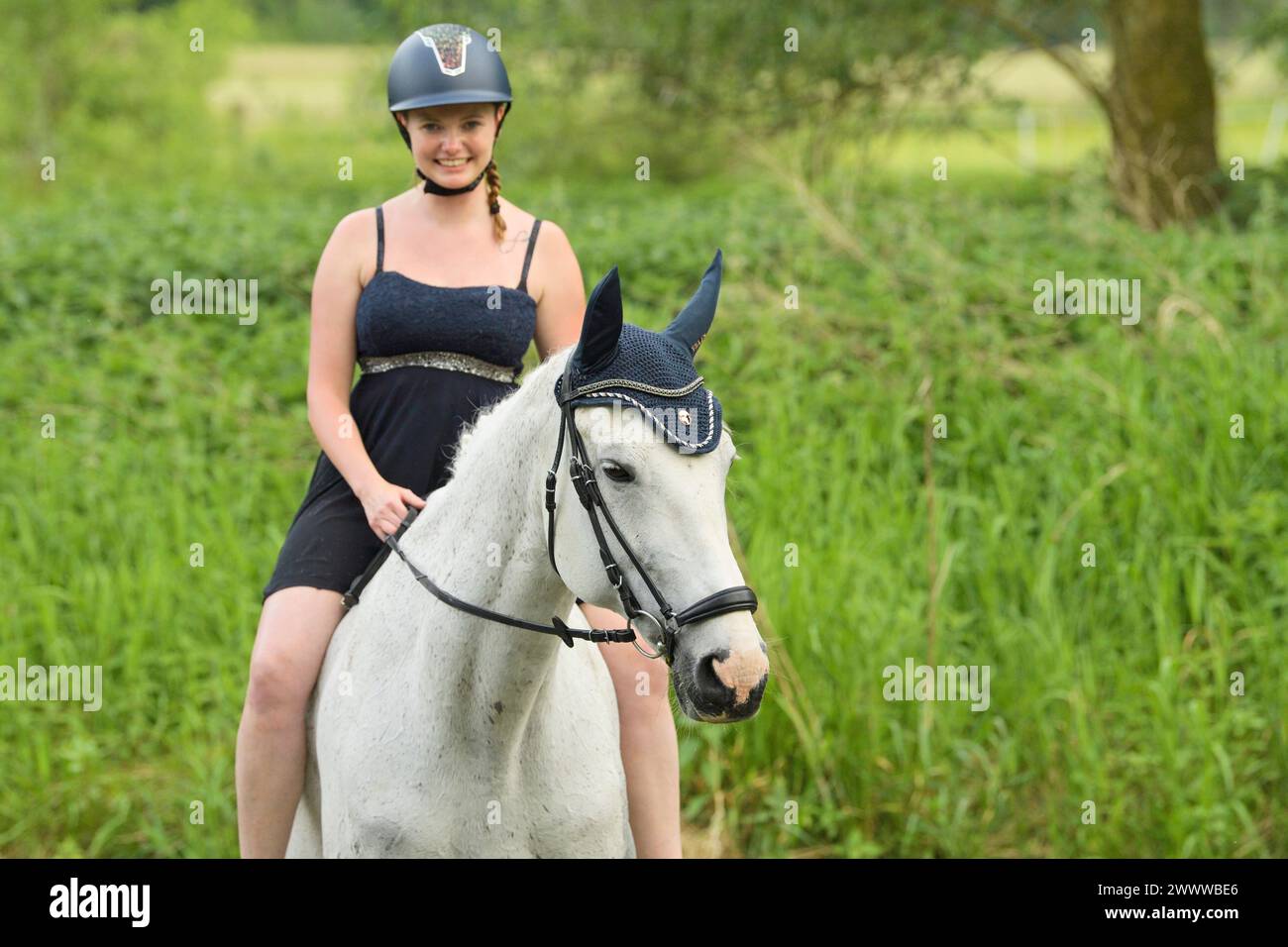 Bare Foot Riders Barefoot woman riding bareback hi-res stock photography and images - Alamy