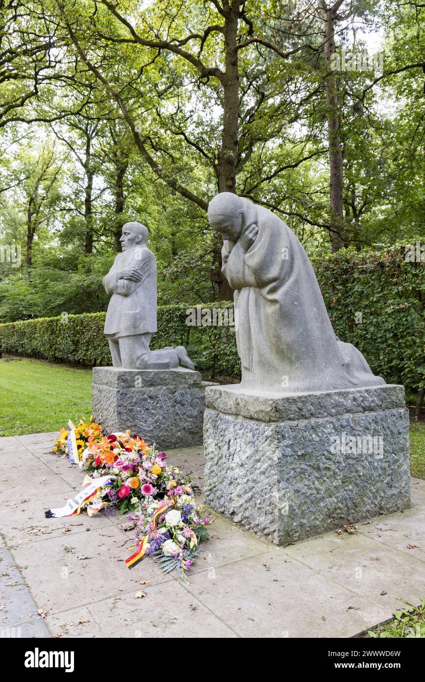 The Grieving Parents statues, German Military Cemetery, Vladslo, Diksmuide, West Flanders, Belgium Stock Photo
