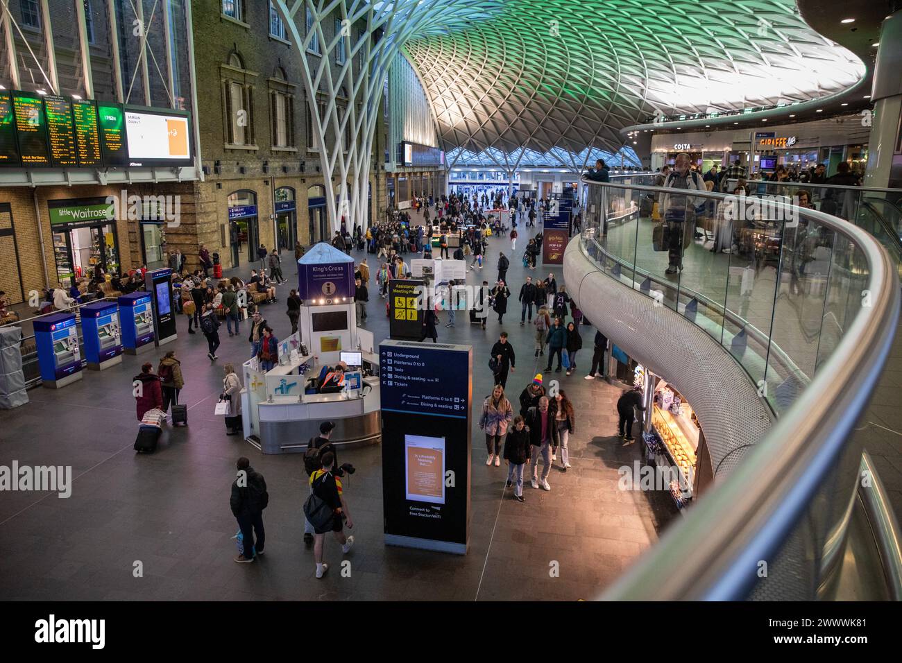 London kings cross station hi-res stock photography and images - Alamy