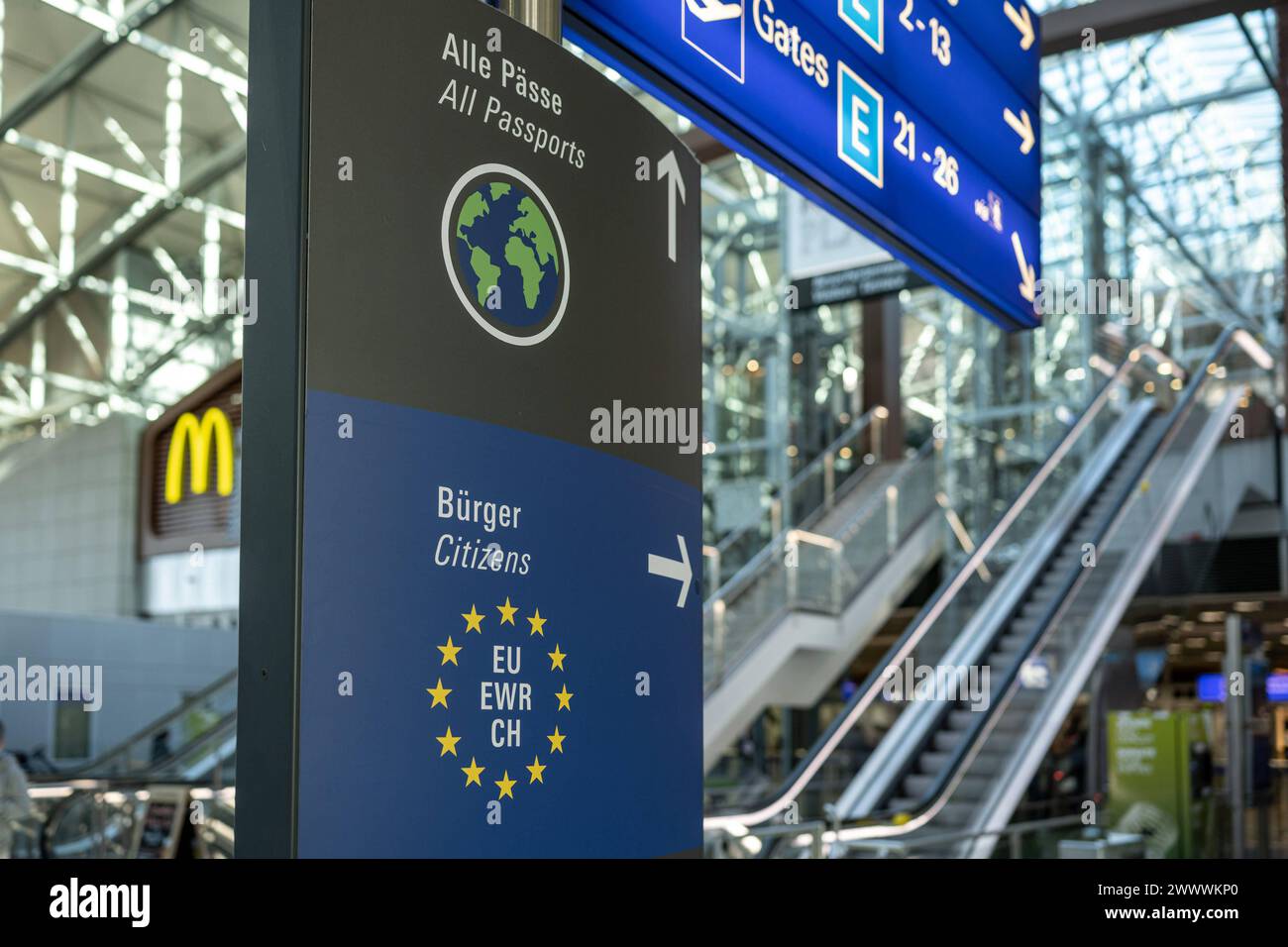 Hinweistafel F r Internationale B rger Im Terminal 2 Frankfurter hinweistafel-f-r-internationale-b-rger-im-terminal-2-frankfurter