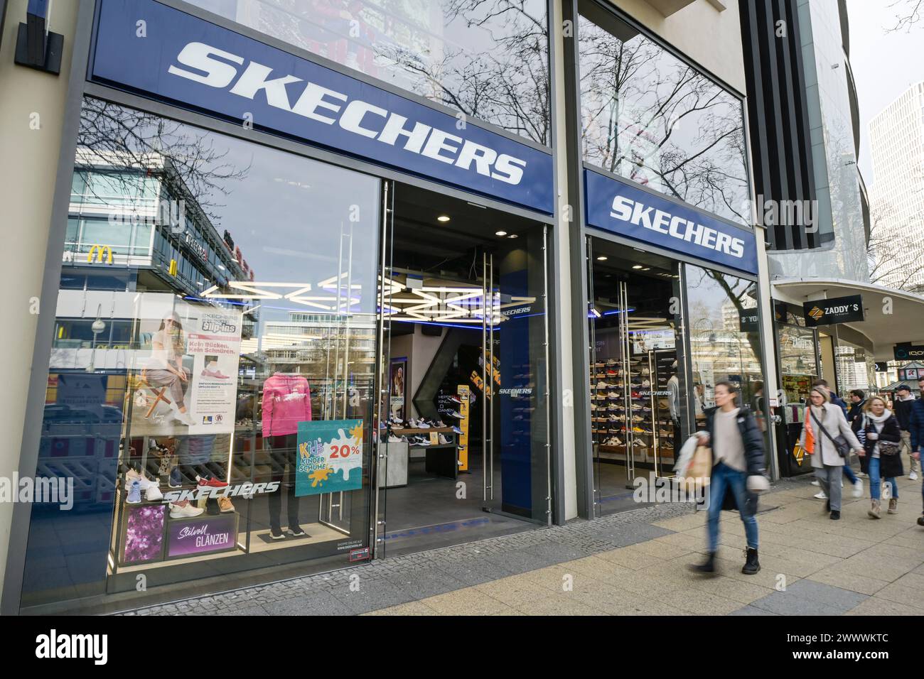 Skechers Sportschuhe, Geschäft, Tauentzienstraße, Charlottenburg, Berlin, Deutschland Stock Photo
