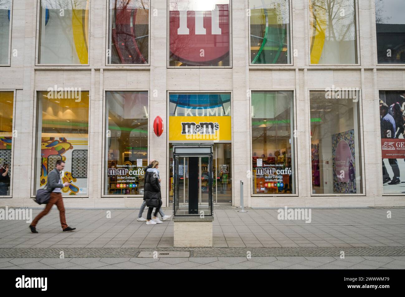 M&M Süßigkeiten, Kurfürstendamm, Charlottenburg, Berlin, Deutschland Stock Photo