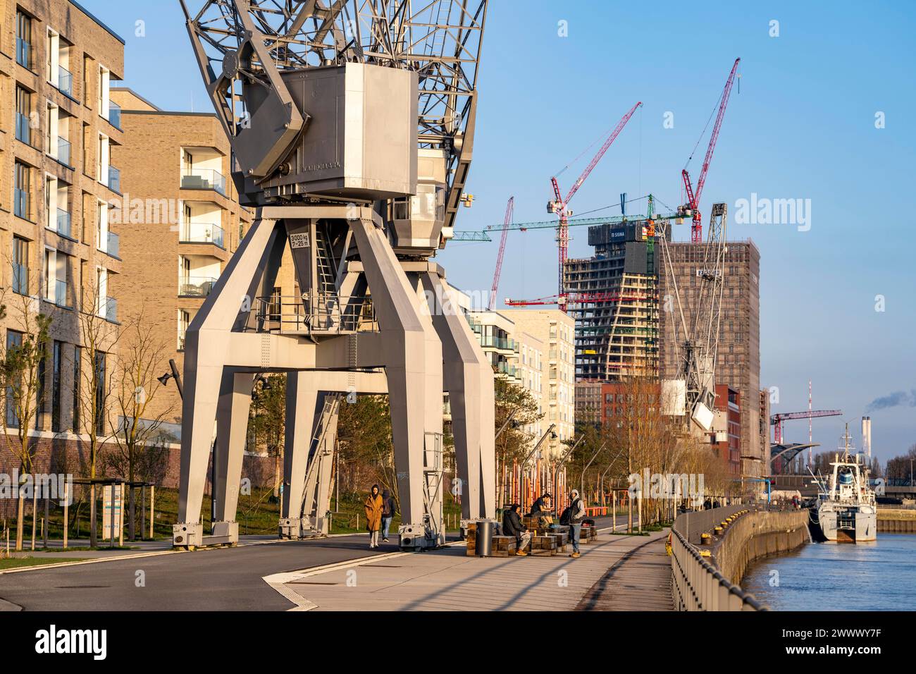 Promenade Kirchenpauerkai, Hafencity Hamburg, new district on the Elbe, on the site of the former free port, residential units for 14,000 people, 3,00 Stock Photo