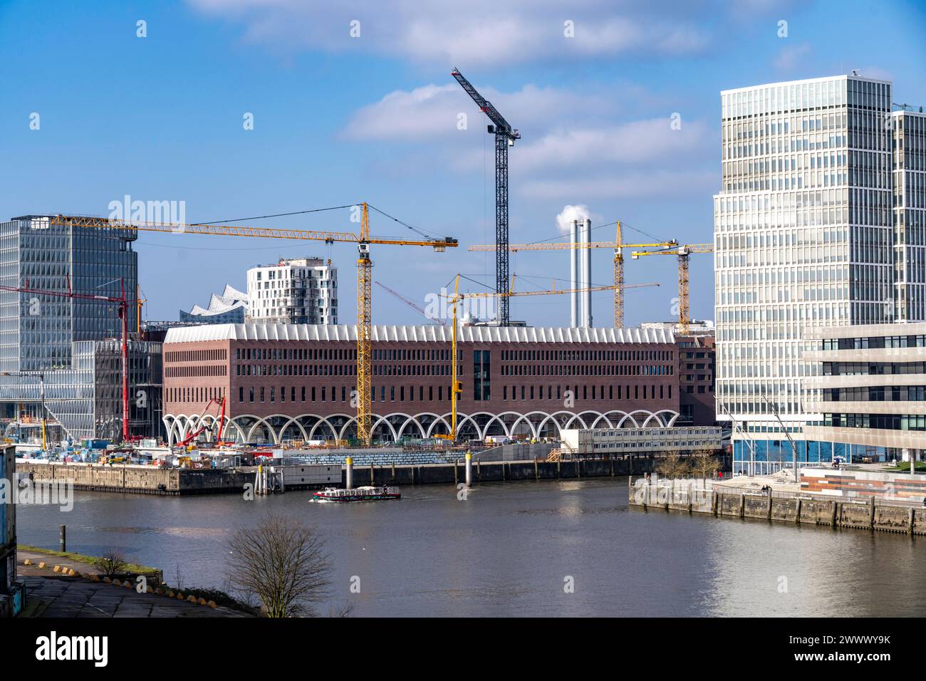 Final construction work on Westfield Hamburg-Überseequartier, Hafencity Hamburg, new district on the Elbe, on the site of the former free port, where Stock Photo