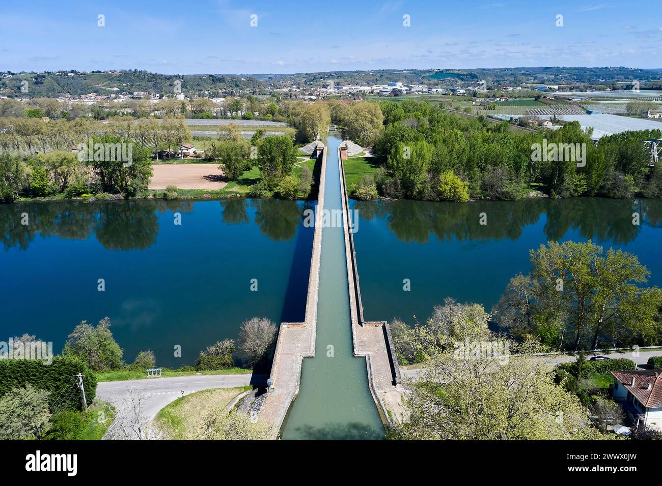 Moissac (south-western France): navigable aqueduct “pont-canal du Cacor”, water bridge between the Garonne and the Tarn river Stock Photo