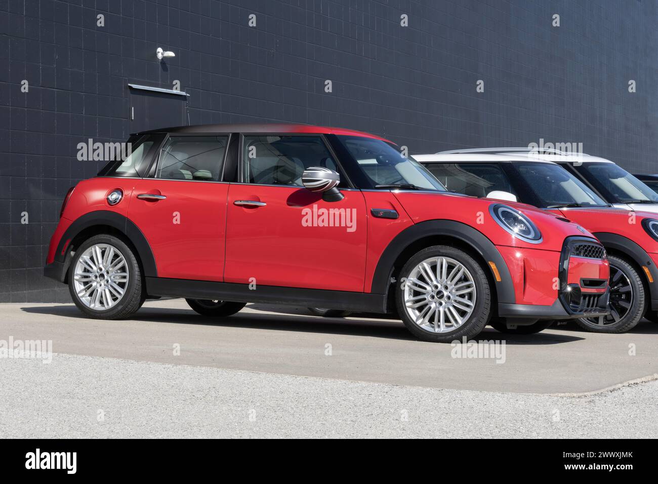 Indianapolis - March 24, 2024: MINI Hardtop 4 Door. MINI offers small cars in Countryman, Hardtop 2 or 4 Door, Convertible and Clubman models. MY:2023 Stock Photo