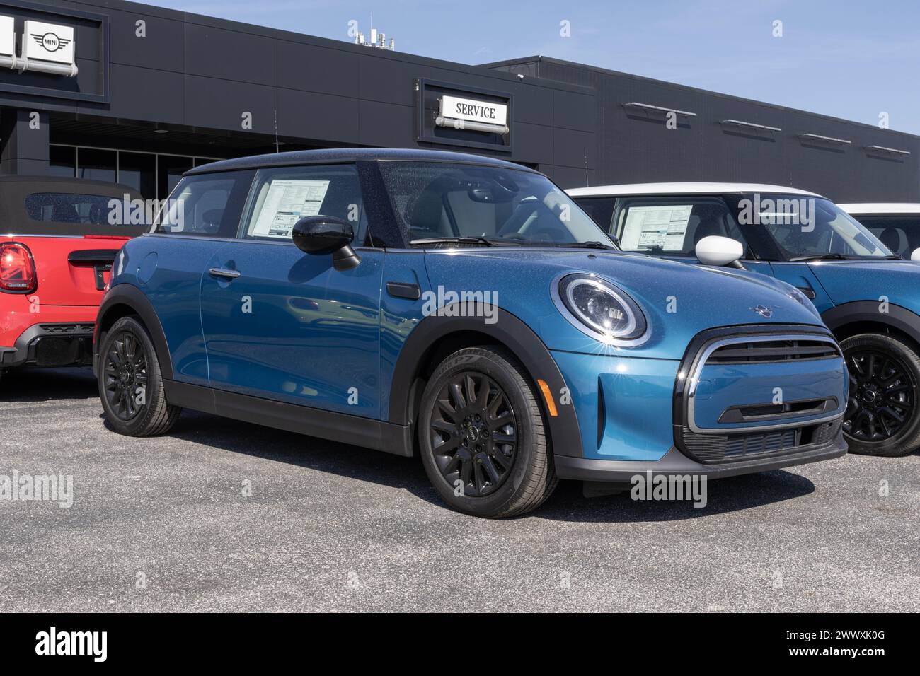 Indianapolis - March 24, 2024: MINI Hardtop 2 Door. MINI offers small cars in Countryman, Hardtop 2 or 4 Door, Convertible and Clubman models. MY:2024 Stock Photo