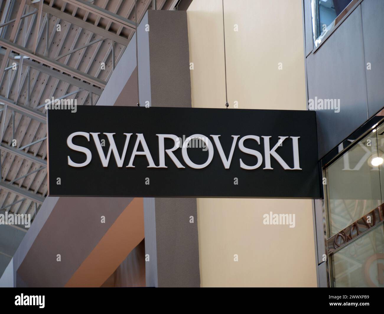 Swarovski crystal business hi-res stock photography and Swarovski crystal business hi-res stock photography and