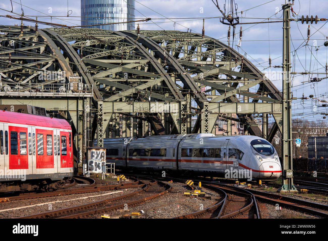 high-speed train ICE 3 coming from Hohenzollern bridge in the direction of the central station, Cologne, Germany. Hochgeschwindigkeitszug ICE 3 kommt Stock Photo