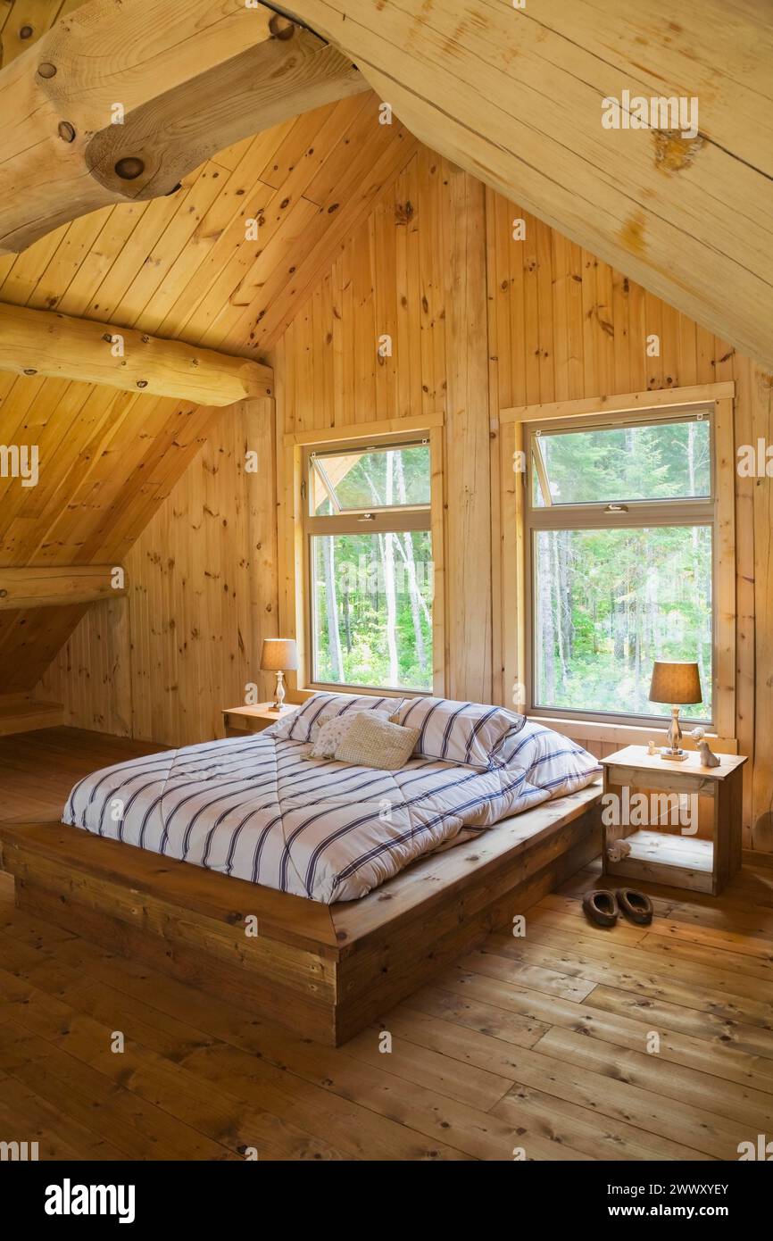 Log home bedroom interior hi-res stock photography and images - Alamy, image size:866x1390