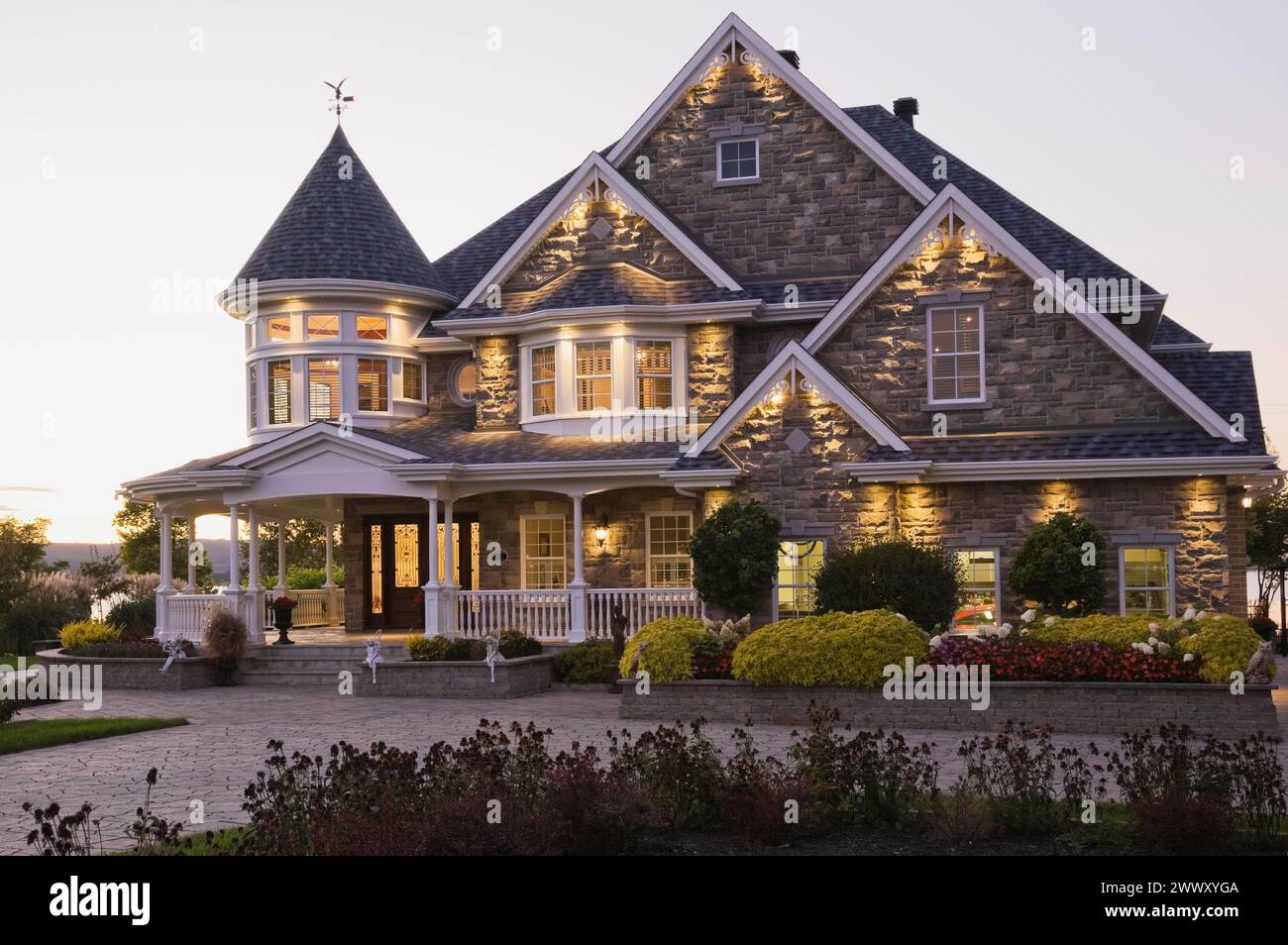 Luxury Homes and Prestigious Properties for Sale - LuxuryEstate.com, image size:1300x954