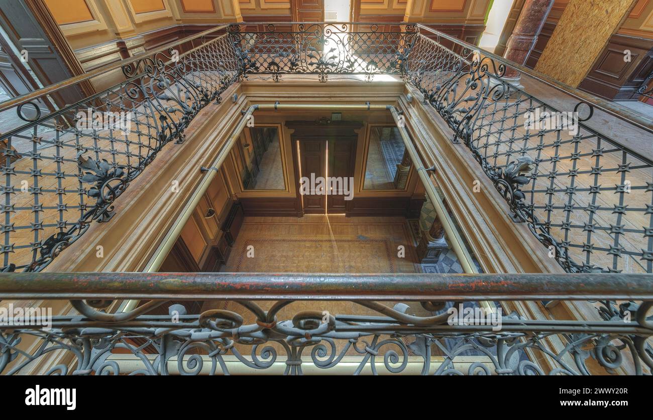 View of an impressive staircase with wrought-iron railings and wooden decorations, Villa Woodstock, Lost Place, Brill, Wuppertal, North Stock Photo