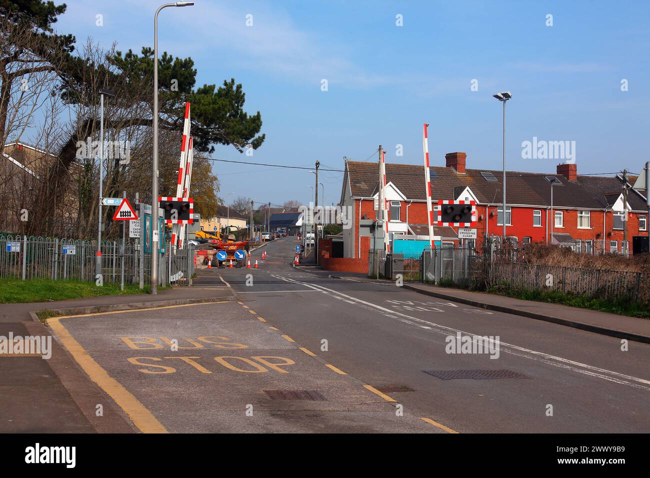 The road crossing at Rhoose village where the Cardiff to Bridgend line crosses the railway crosses Hoel Y Pentir road with platforms either side. Stock Photo