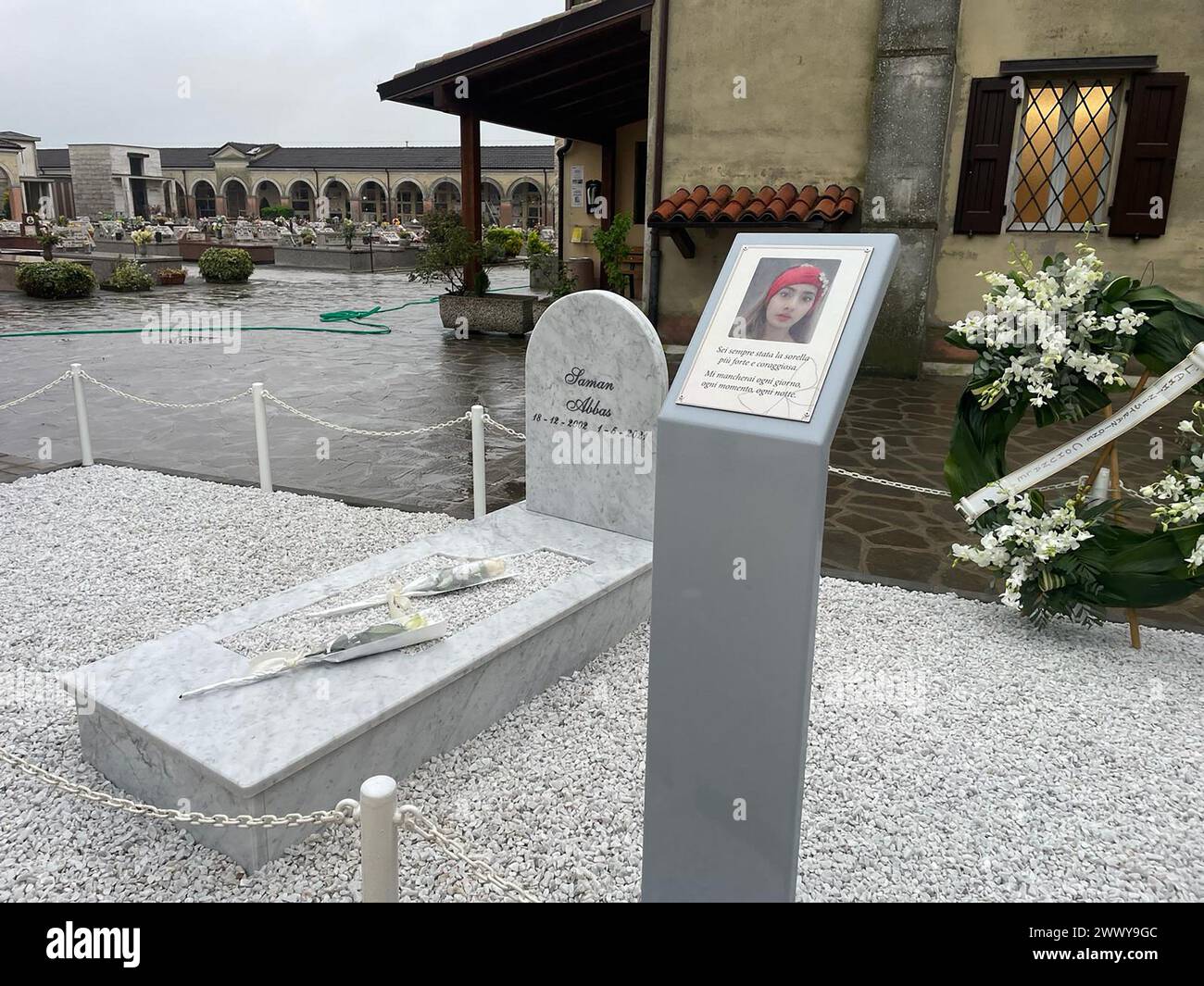 La tomba di Saman Abbas, la diciottenne di origine pakistane uccisa dalla famiglia nel maggio 2021 a Novellara (RE), Italia - Cronaca - 26 Marzo 2024 (Foto Credit: LaPresse/Alamy Live News Stock Photo