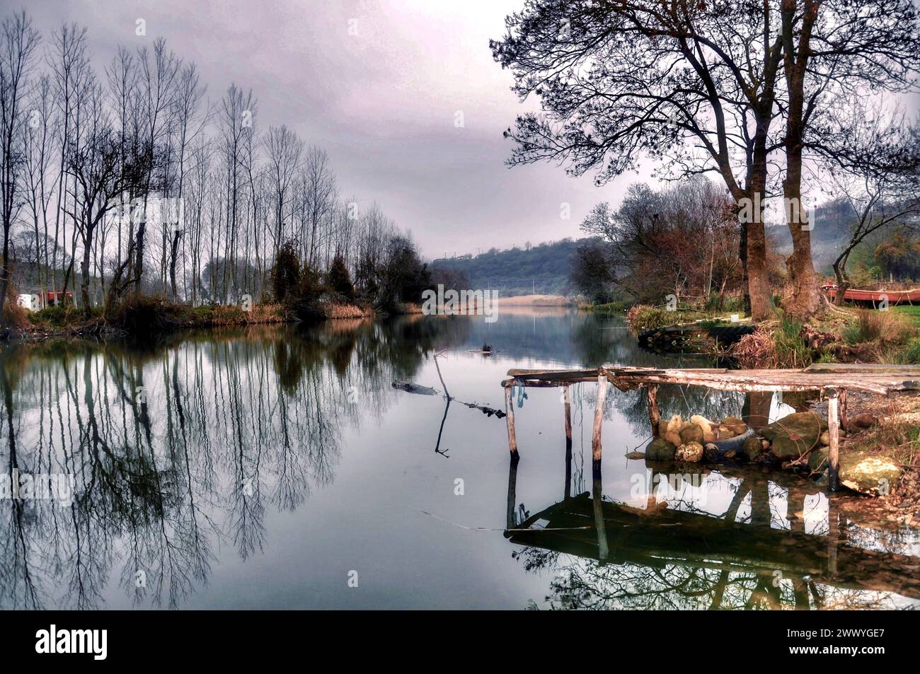 Tranquil lake surrounded hi-res stock photography and images - Alamy