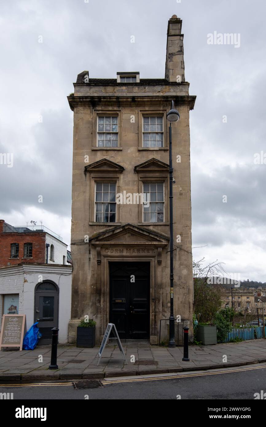 Thin tall building hi-res stock photography and images - Alamy