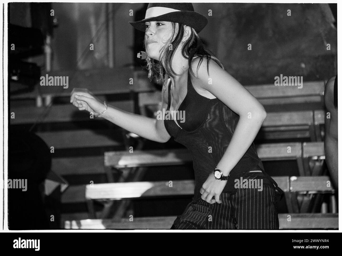NICOLE APPLETON, ALL SAINTS, 1999, CONCERT: Nicole Appleton of All ...