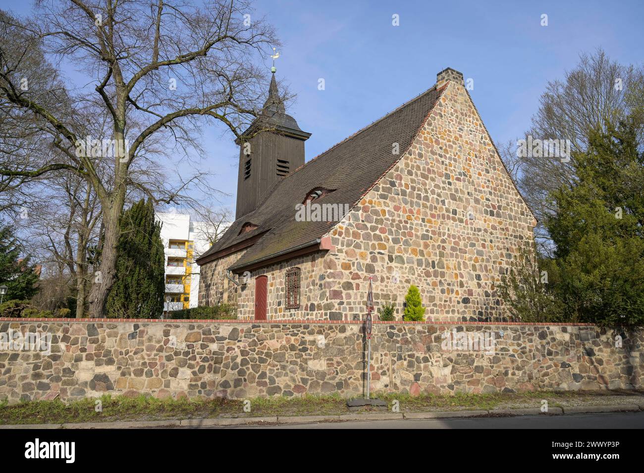 Dorfkirche, Hindenburgdamm, Lichterfelde, Berlin, Deutschland *** Village church, Hindenburgdamm, Lichterfelde, Berlin, Germany Stock Photo
