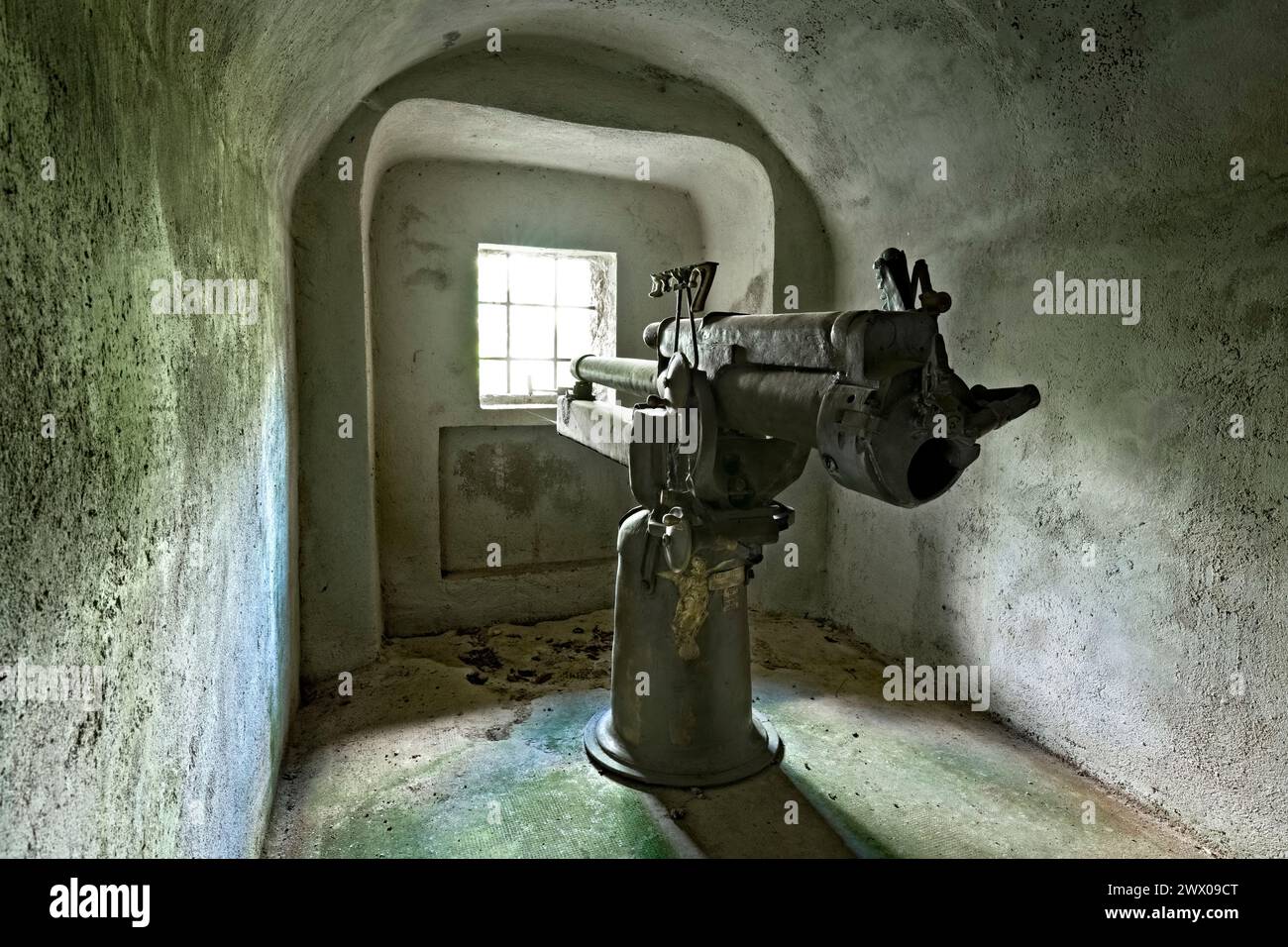 Fort Coldarco: 75A cannon on mount inside a casemate. Enego, Veneto, Italy. Stock Photo