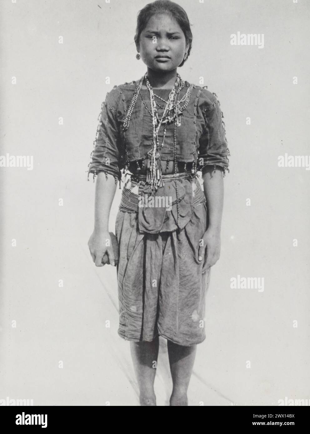 1910-S 年 アメリカ領フィリピン女性立像 火山 乙女 ジャーナル | ディスカバー・ニッケイ