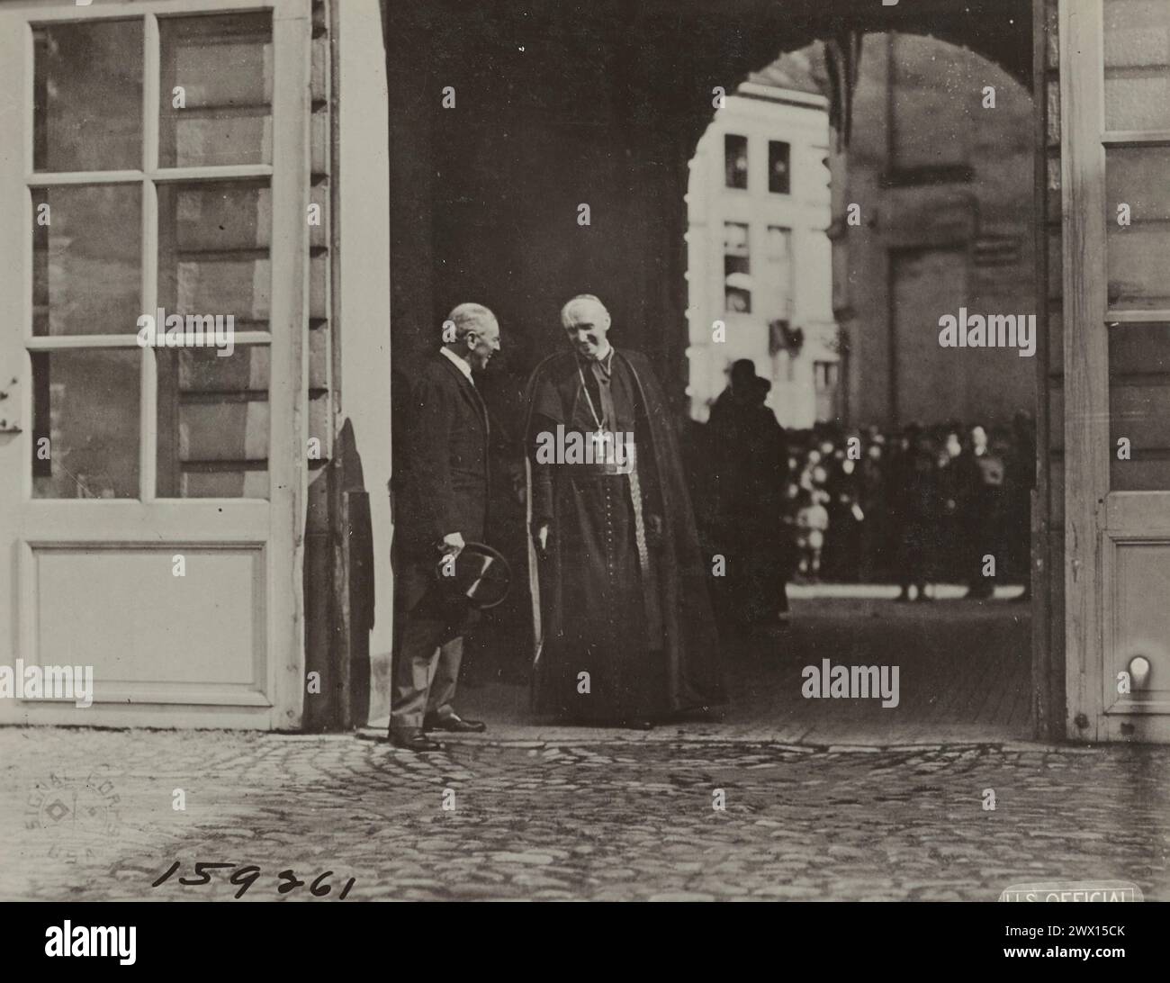 President Wilson and Cardinal Mercier at Mailine. Adinkerke, Belgium ca. June 1919 Stock Photo
