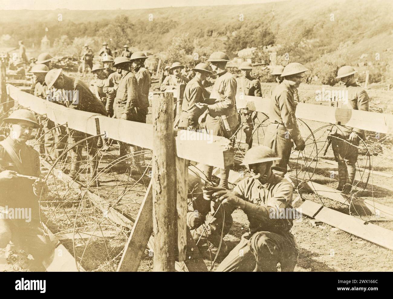 Company 'E' 314th Engineers. 89th Division on defensive measures, making rolling barbed wire entanglements, France ca. 1914-1918 Stock Photo