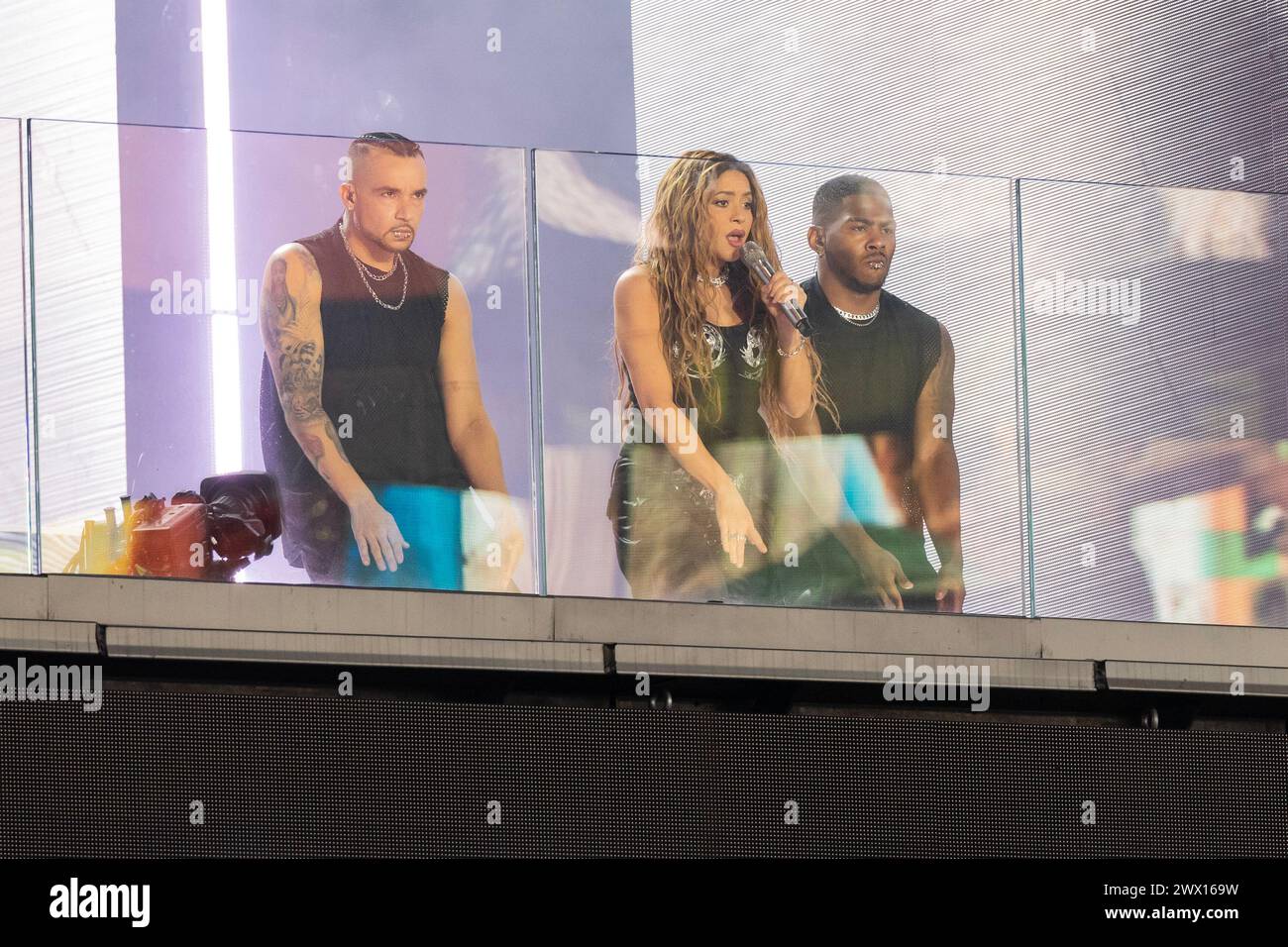 New York, USA. 26th Mar, 2024. Shakira performs on balcony of TSX