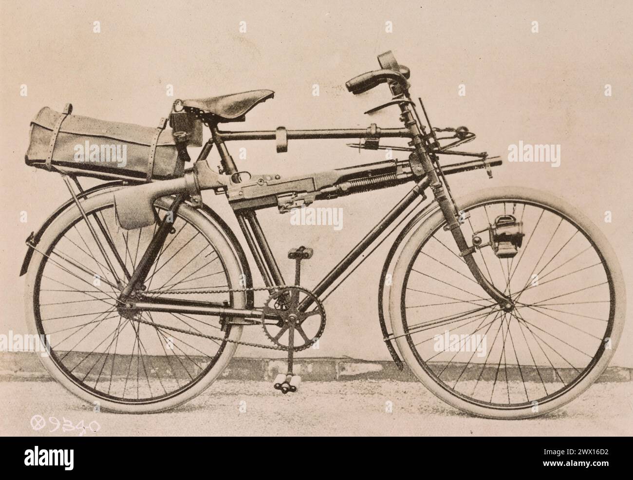 Bicycle with a .303 inch Hotchkiss gun carried through its frame ca. 1918 Stock Photo