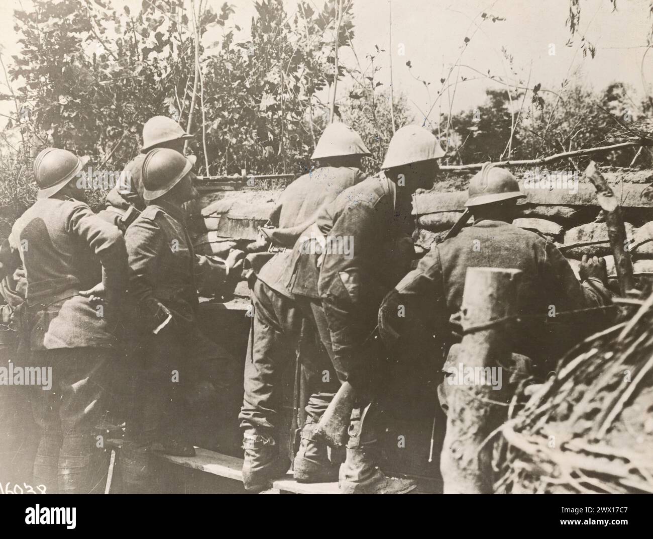 Photos of soldiers hi-res stock photography and images - Alamy
