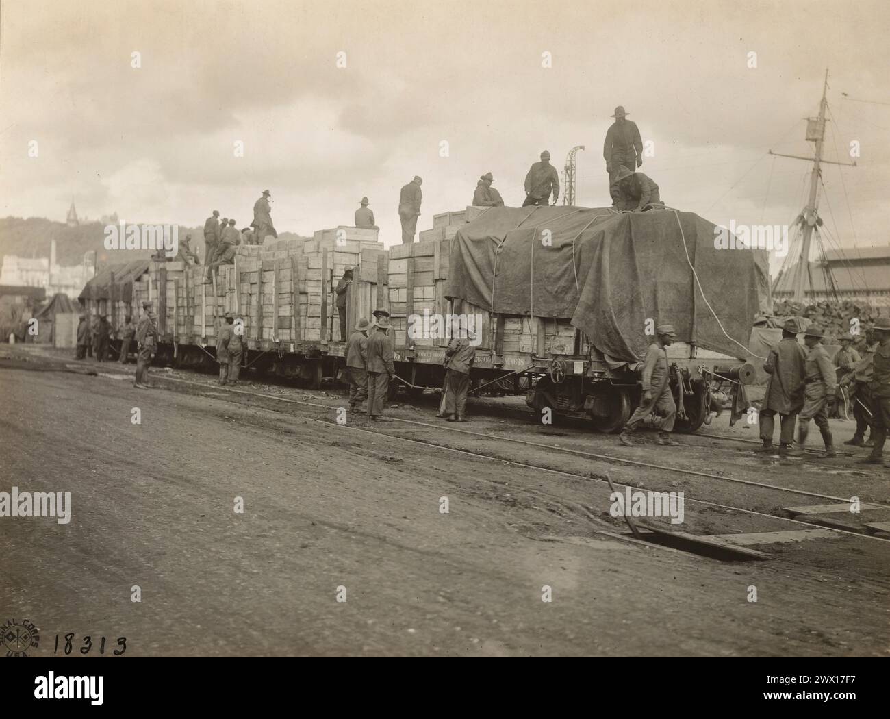 1918 USA WW1 photo 305th Engineers loading ferry at City Point VA 1918 USA WW1 photo 305th Engineers loading ferry at City Point VA