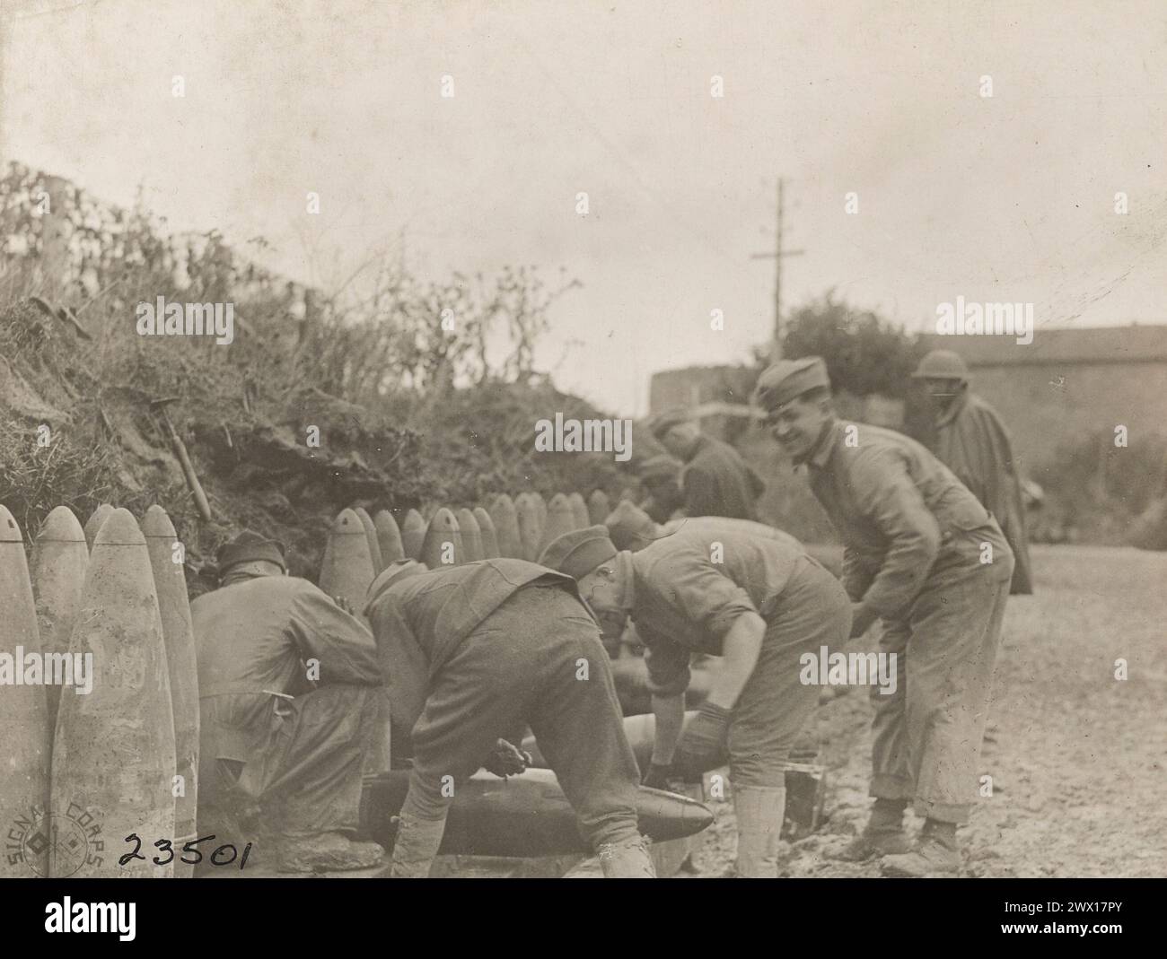 Oiling 240mm Shells Hi-res Stock Photography And Images - Alamy