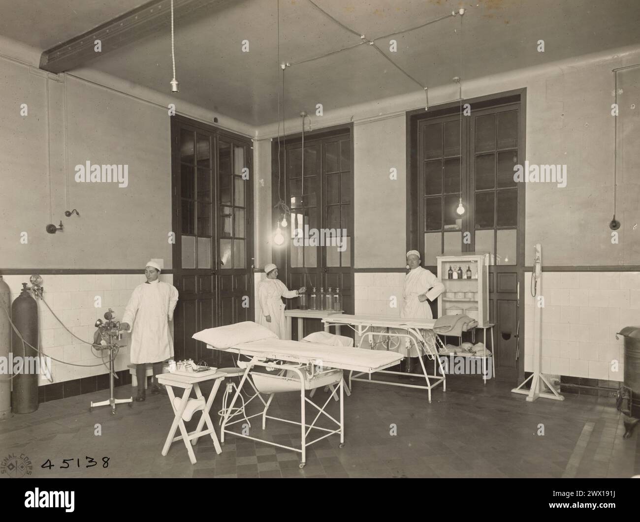 Operating room at the U.S. Military Hospital #57, medical corps, Paris, Seine, France ca. 1919 Stock Photo