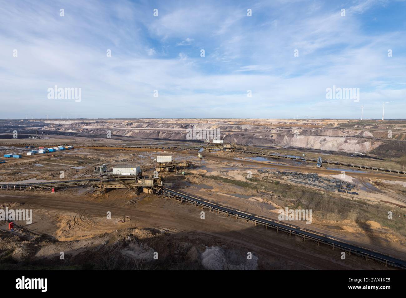 Tagebau Garzweiler open pit coal mine in Garzweiler, North Rhine-Westphalia, Germany © Wojciech Strozyk / Alamy Stock Photo Stock Photo