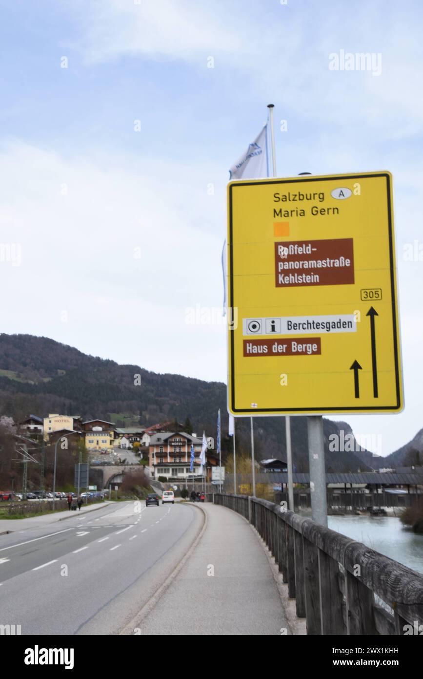 Richtungsanzeige Tafel Berchtesgaden 26.03.2024 Berchtesgaden *** Direction sign Berchtesgaden 26 03 2024 Berchtesgaden Stock Photo
