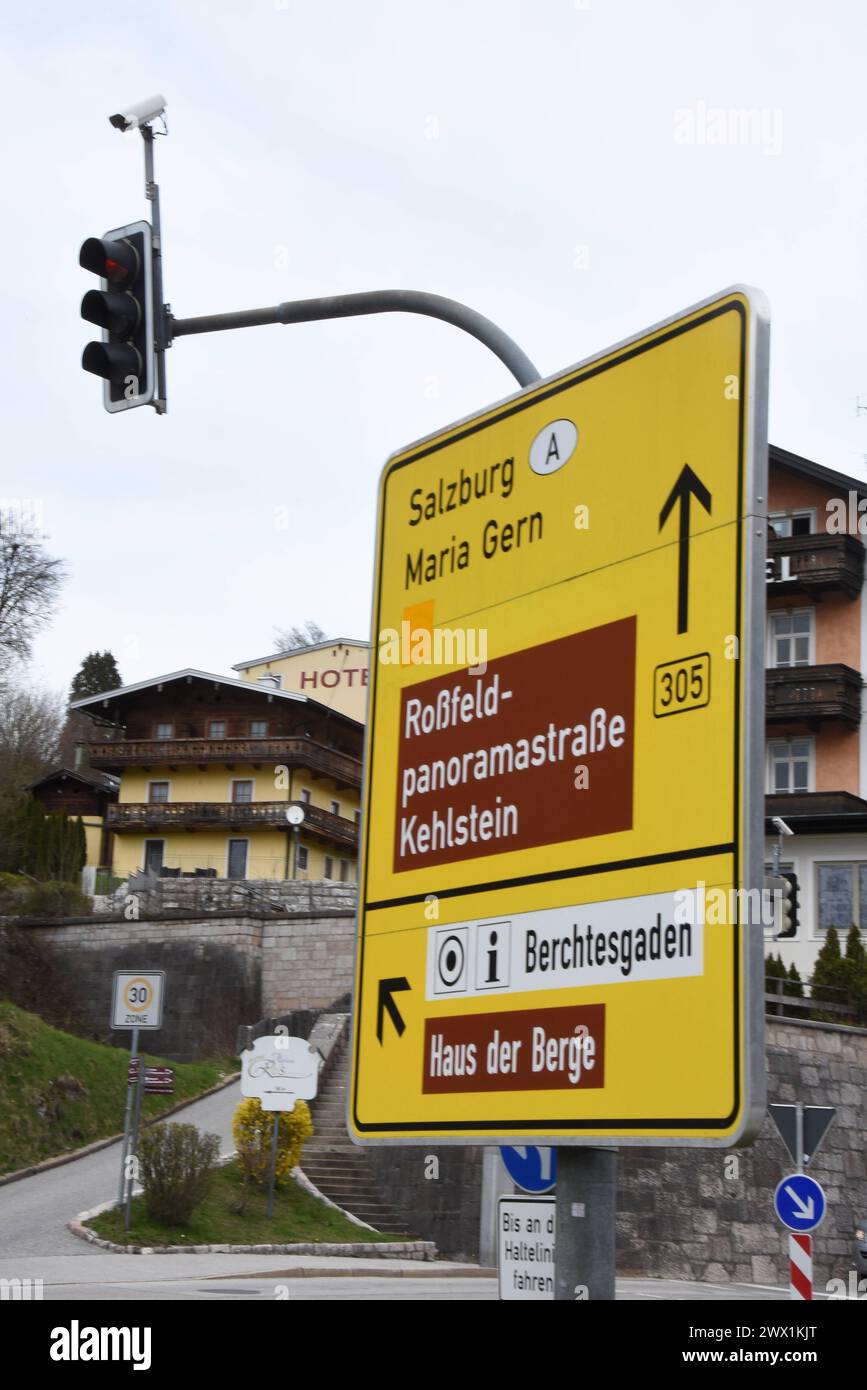 Richtungsanzeige Tafel Berchtesgaden 26.03.2024 Berchtesgaden *** Direction sign Berchtesgaden 26 03 2024 Berchtesgaden Stock Photo