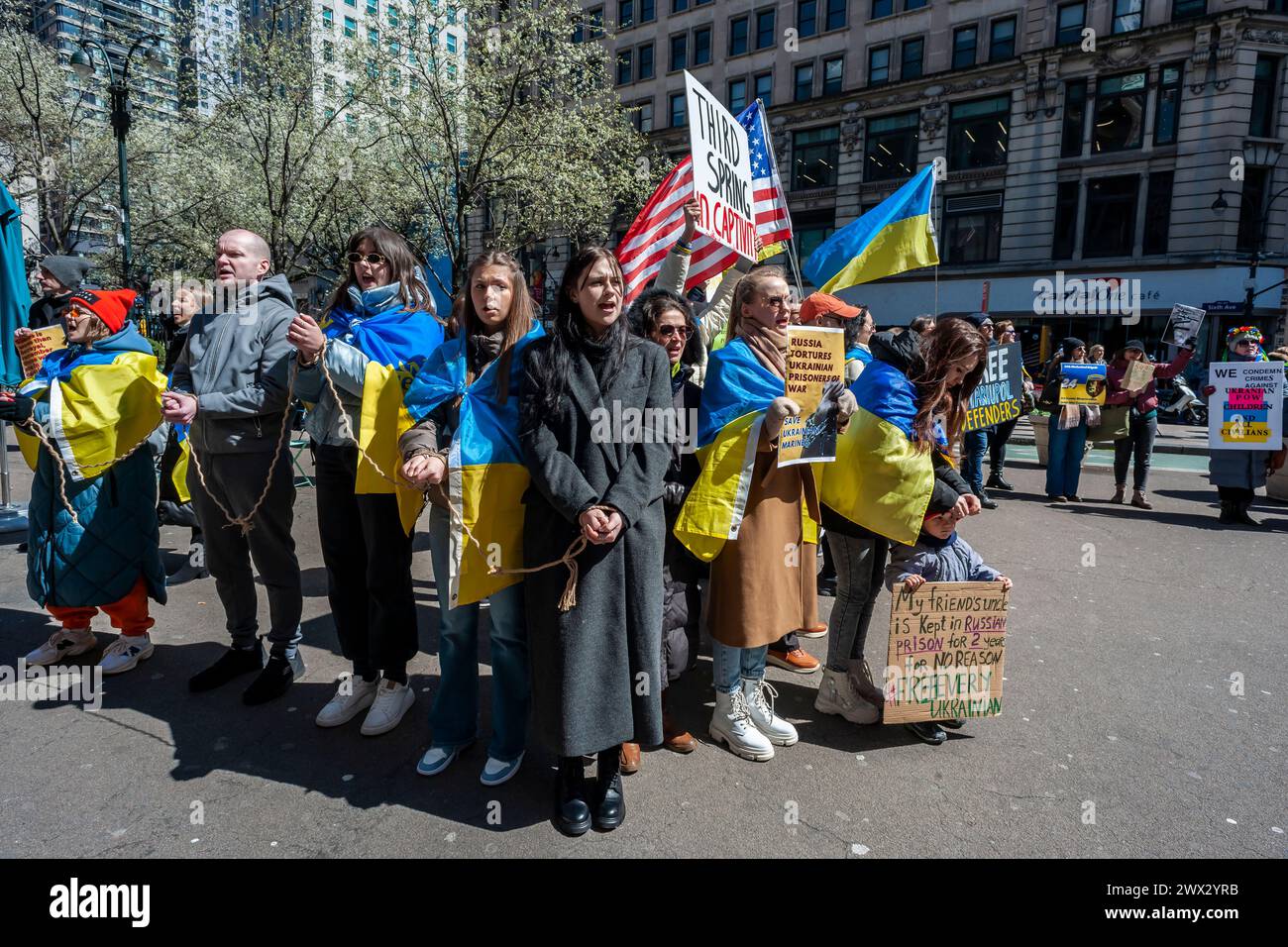 Ukrainian-Americans and their supporters gather in Herald Square in New ...