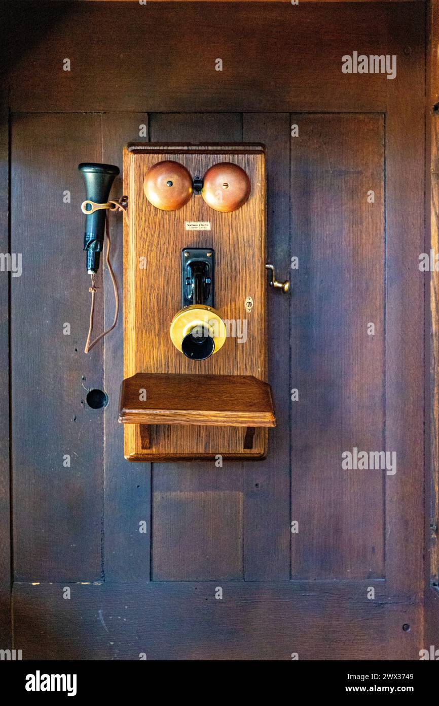 Antique wall telephone hi-res stock photography and images - Alamy