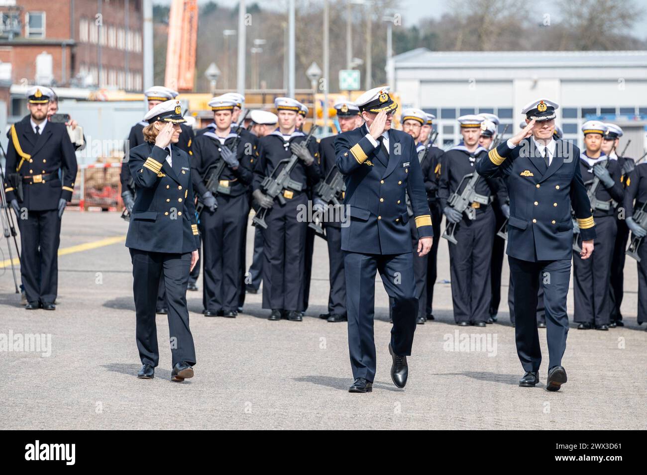 Kiel, 27.03.2024, Marinestützpunkt, Fregattenkapitän Inka von Puttkamer übernimmt als erste Frau mit dem 3. Minensuchgeschwader einen Kampfverband der Deutschen Marine. Flottillenadmiral Helge Sascha Rackwitz übergibt ihr das Kommando von Fregattenkapitän Carsten Schlüter in einer feierlichen Zeremonie *** Kiel, 27 03 2024, Naval Base, Frigate Captain Inka von Puttkamer is the first woman to take command of a German Navy combat unit with the 3 Minesweeper Squadron Flotilla Admiral Helge Sascha Rackwitz hands over command to her from Frigate Captain Carsten Schlüter in a festive ceremony Stock Photo