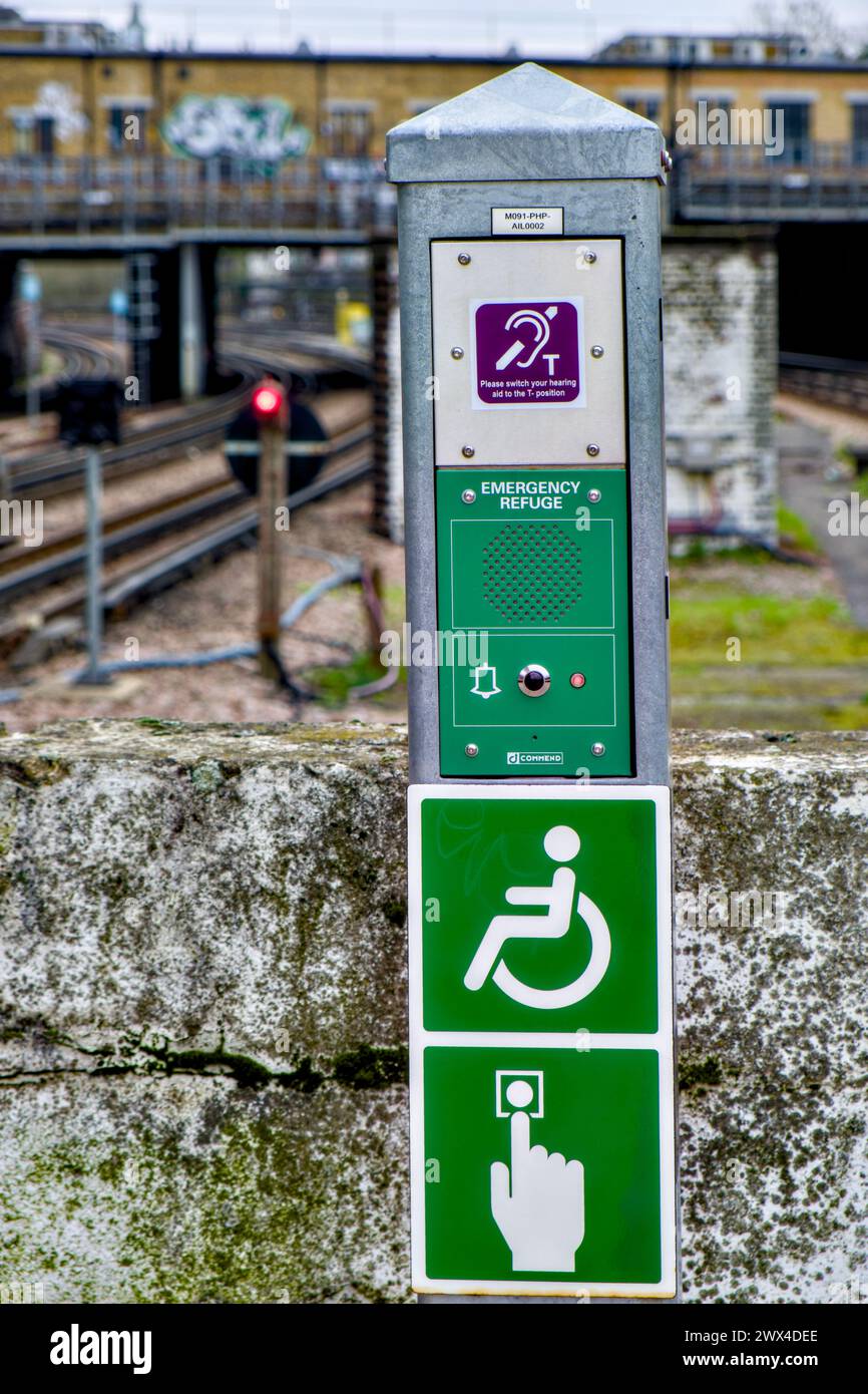 Help Point & Place of Relative Safety on Platform at Harrow On The Hill ...