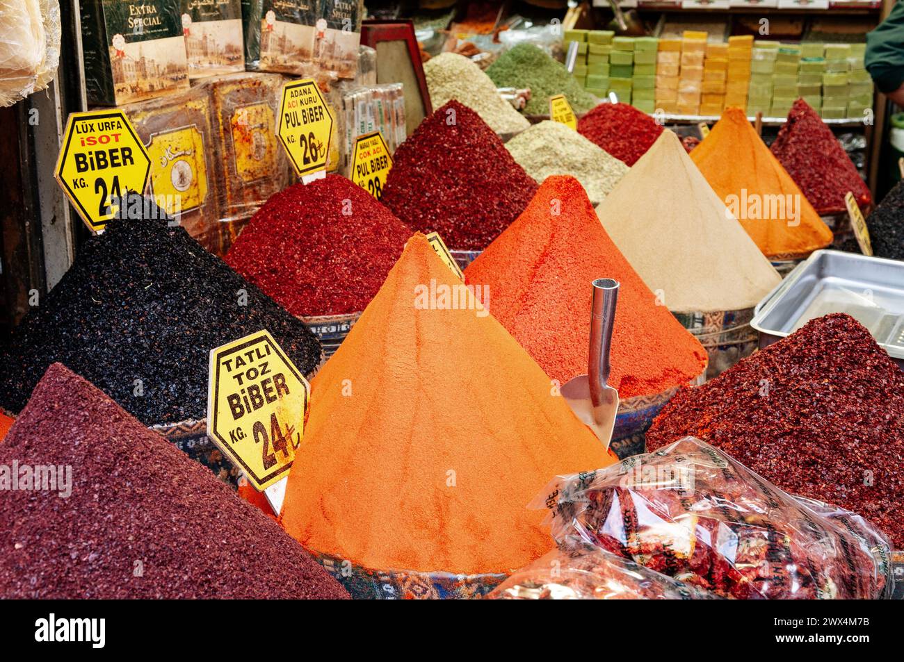 Egyptian market goods hi-res stock photography and images - Alamy