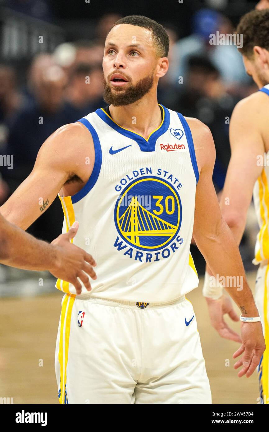 The Golden State Warriors' Stephen Curry (30) dribbles
