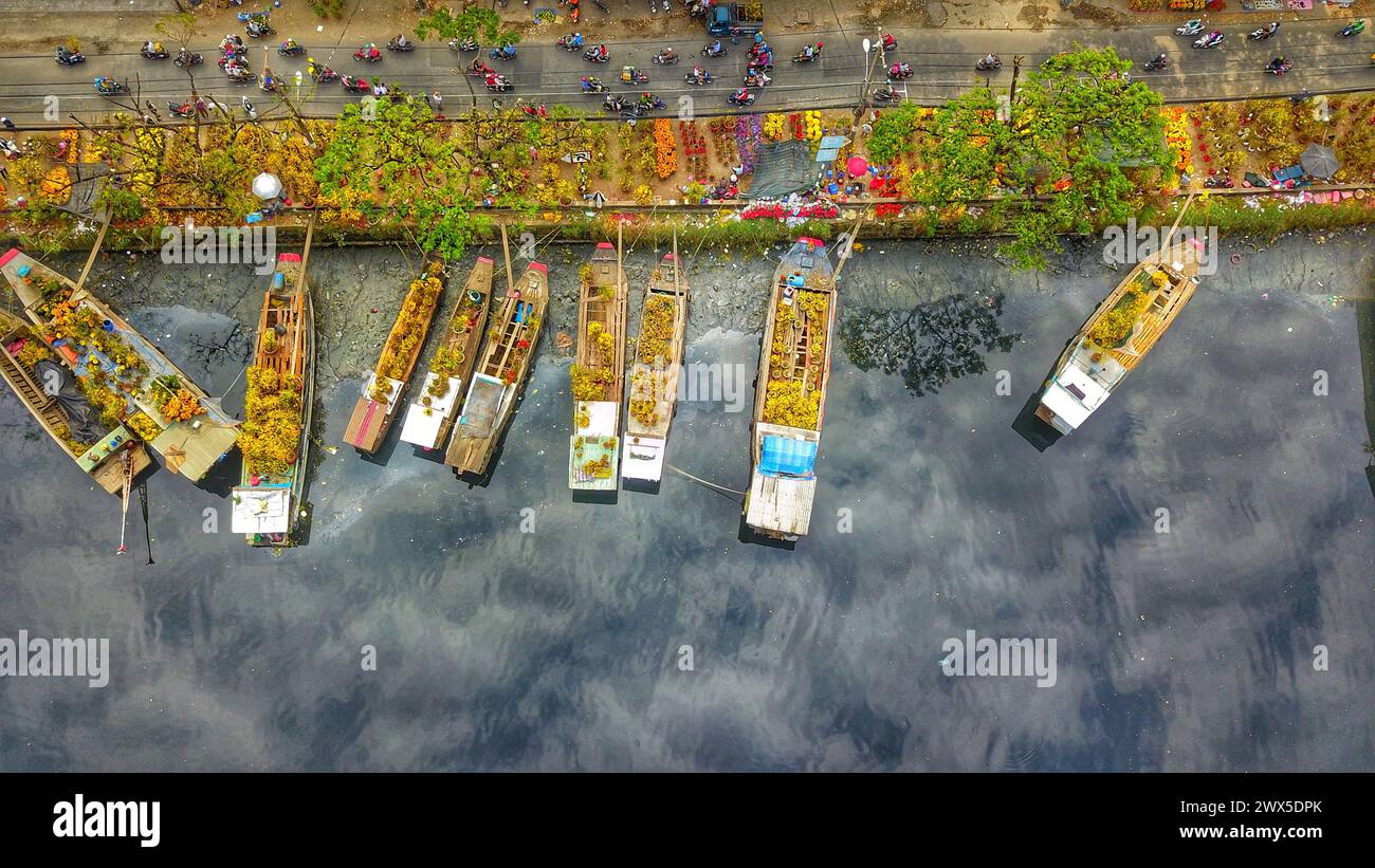 HCMC, VIETNAM - JANUARY 29, 2022: Evening at Flower market on Tet holiday 'Tren Ben Duoi Thuyen' every year at Binh Dong Wharf, District 8. People car Stock Photo