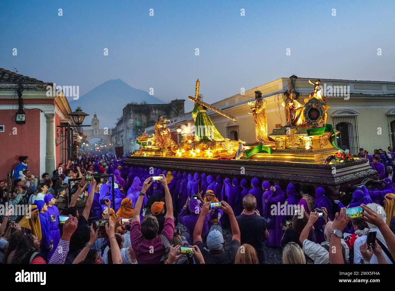 Processional Float Antigua, Guatemala. 27 March, 2024. Costaleros carry the massive Jesús ...