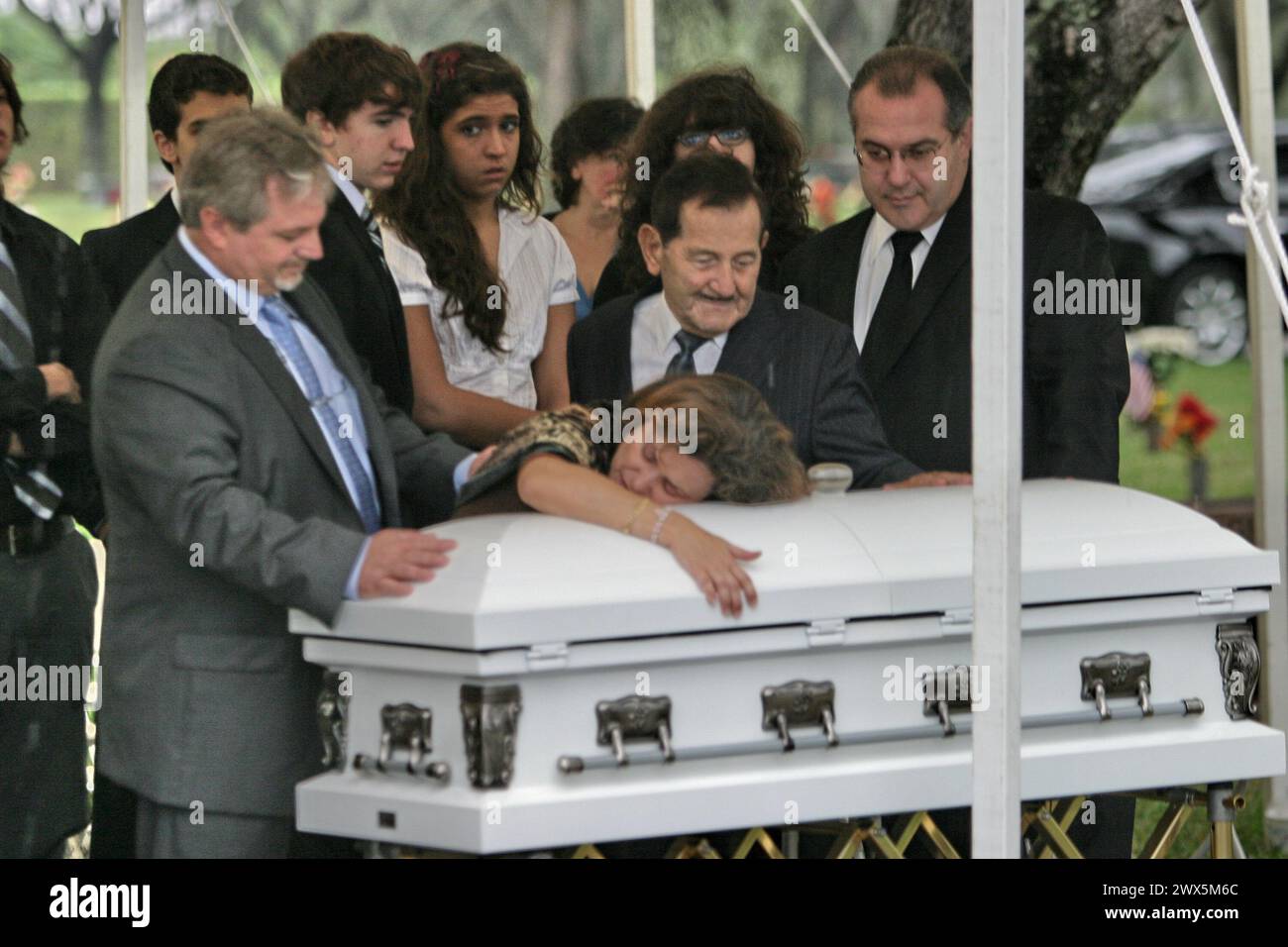 Family crying funeral couple hires stock photography and images Alamy