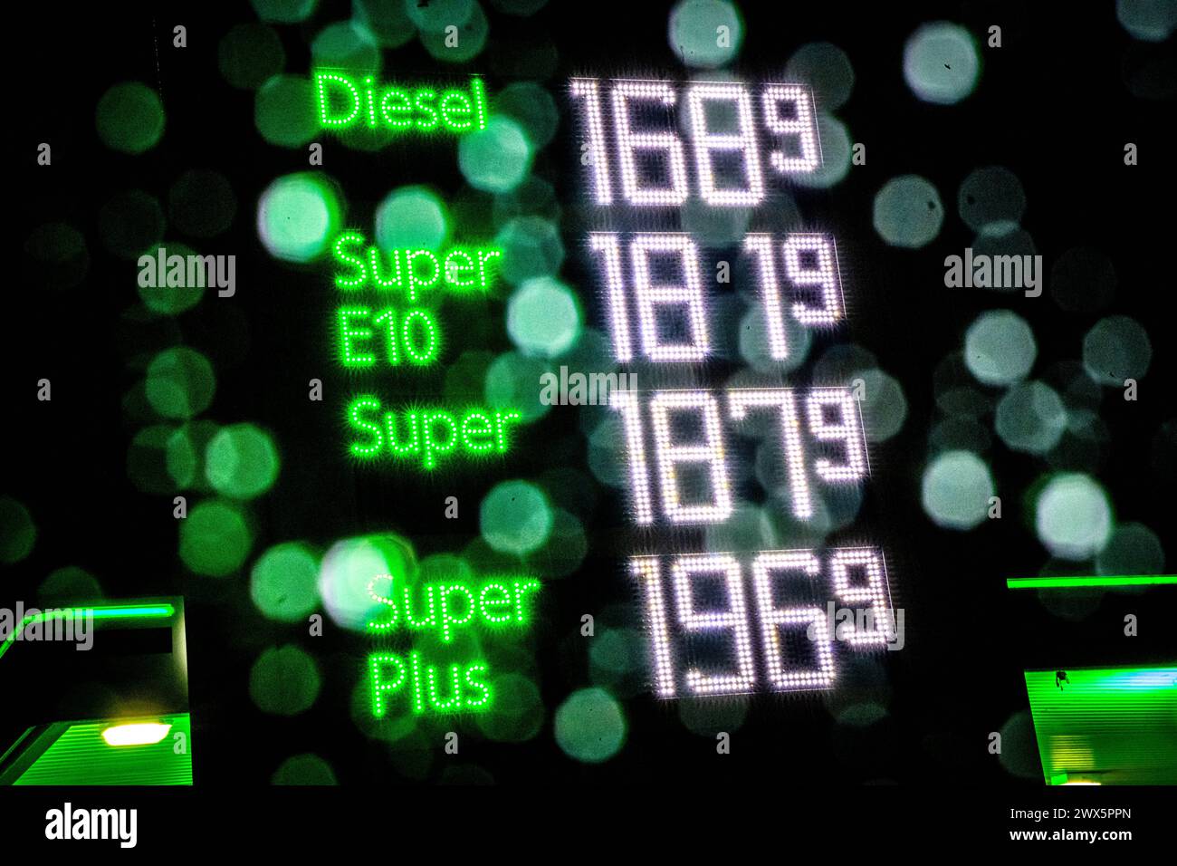 Gasoline engines hires stock photography and images Alamy