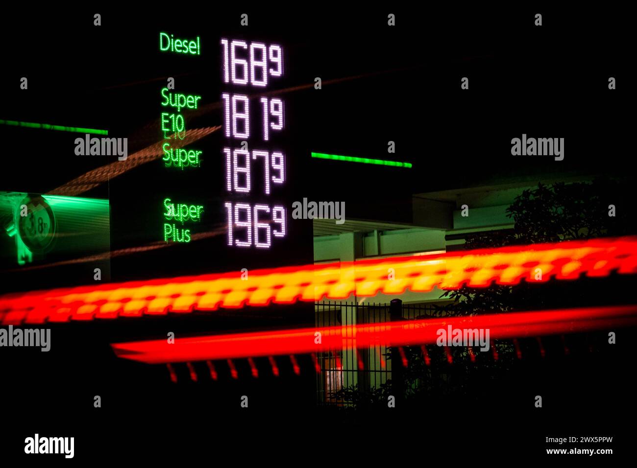 Gasoline engines hires stock photography and images Alamy