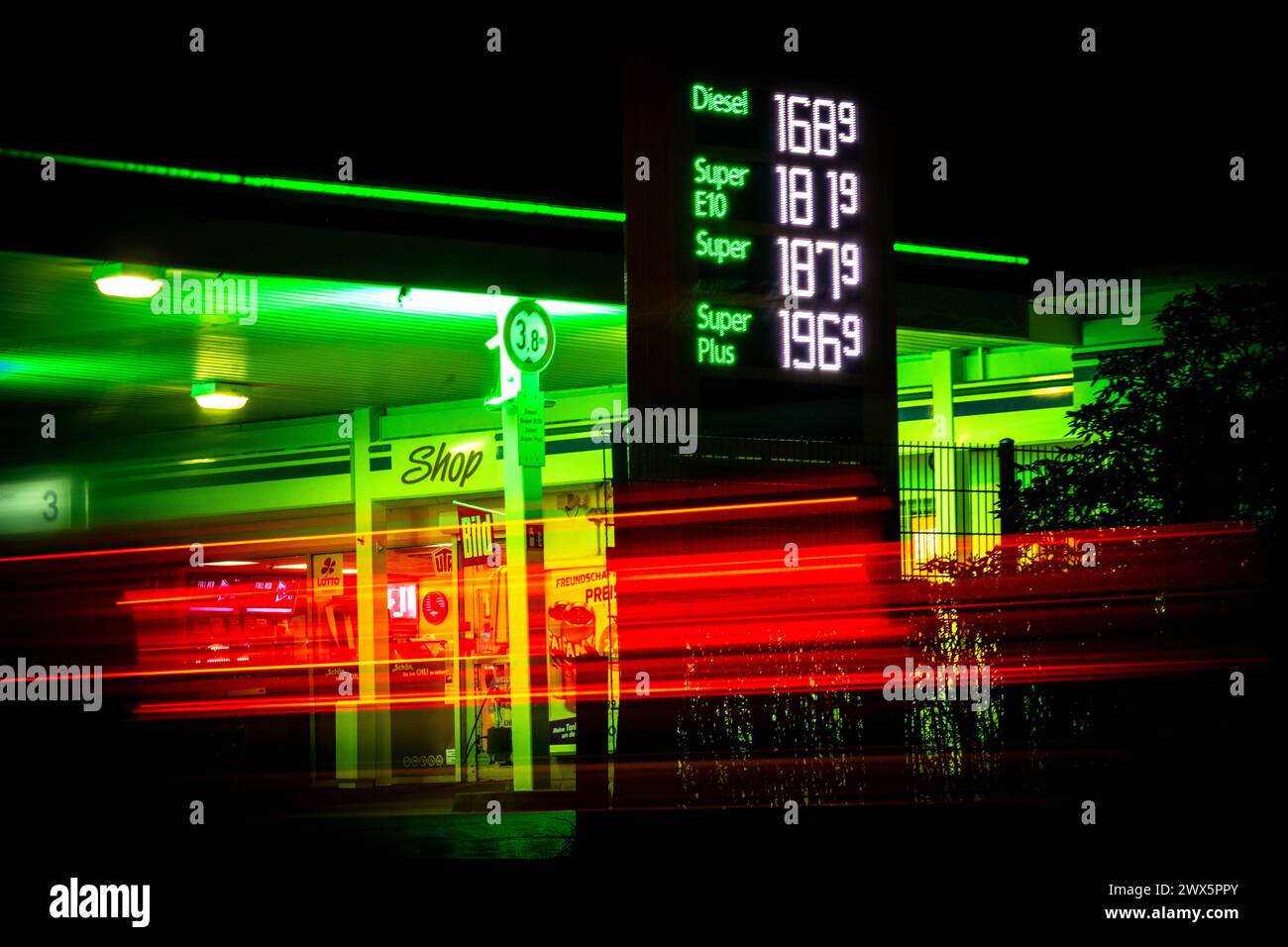 Gasoline engines hires stock photography and images Alamy