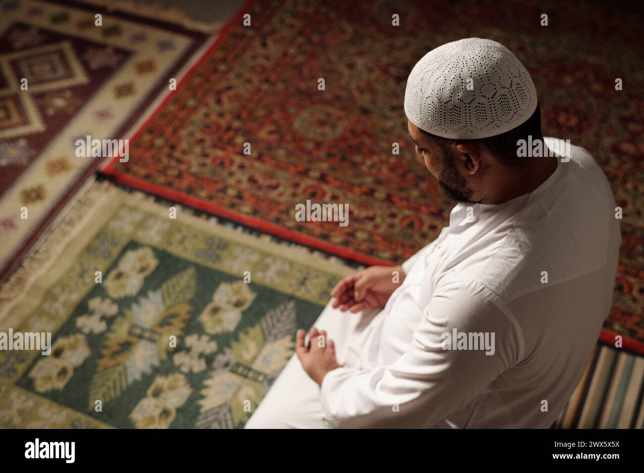 Doing namaz hi-res stock photography and images - Page 2 - Alamy