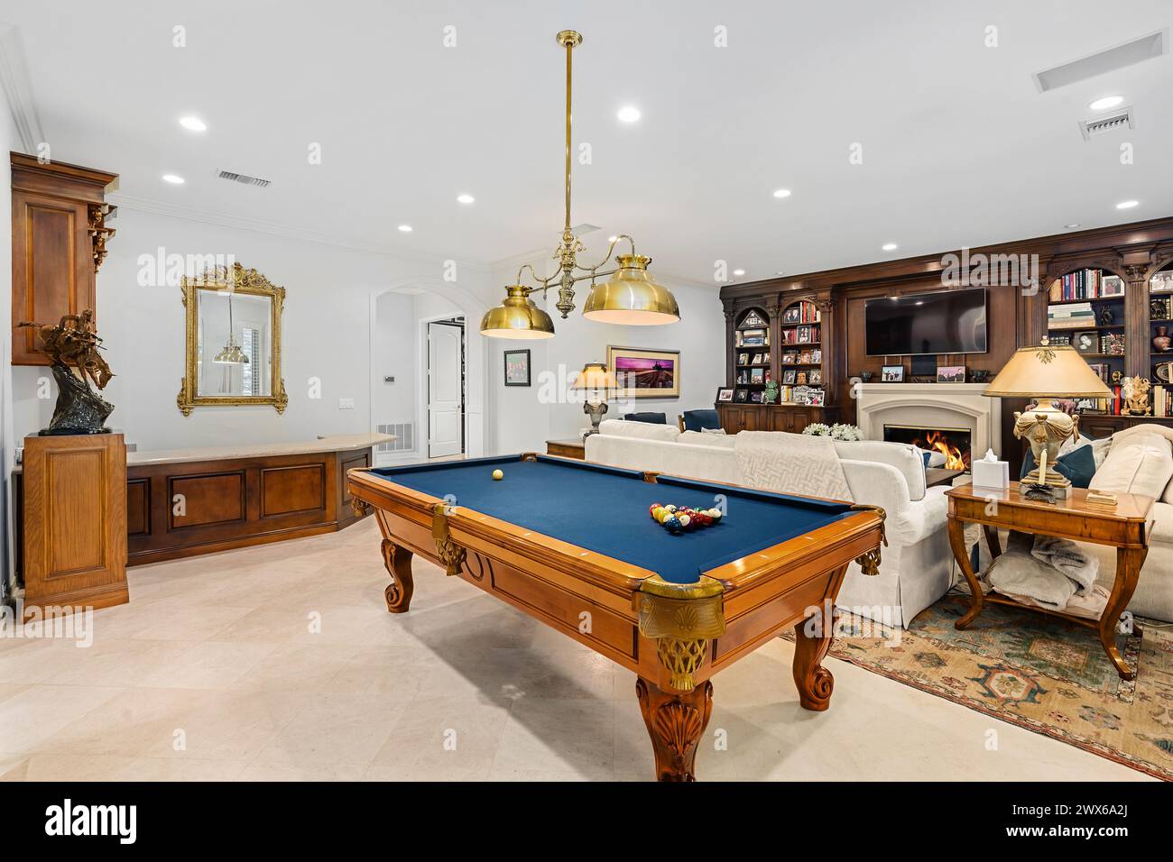 Elegant game room antique hi-res stock photography and images - Alamy, image size:1300x956